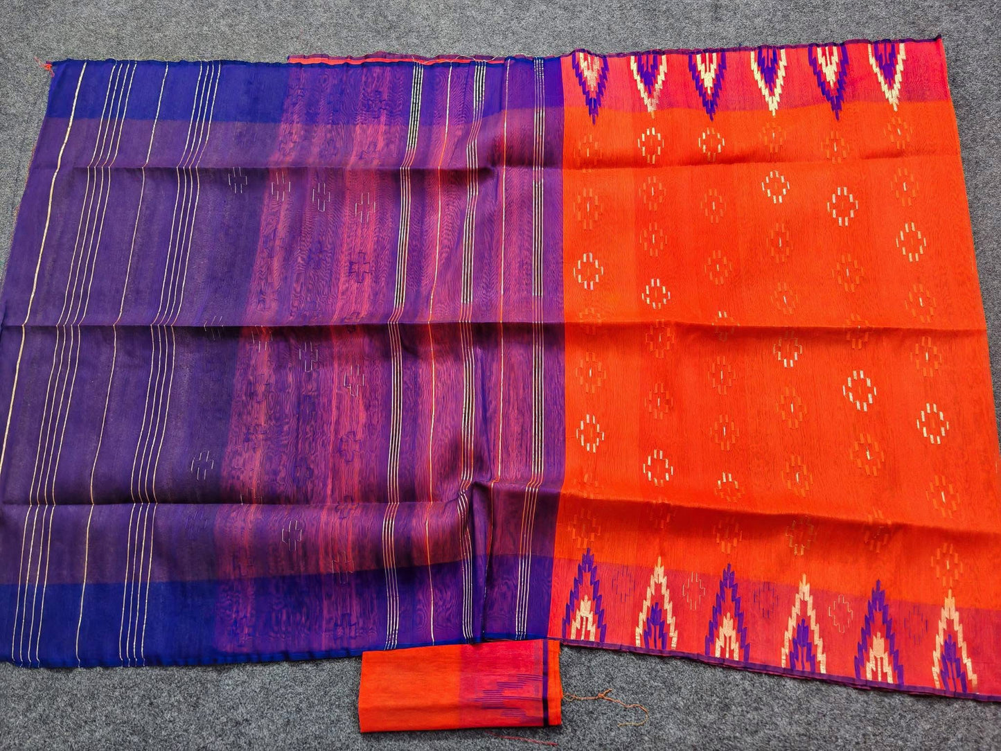 এক্সক্লুসিভ ৫৫ কাউন্ট অরিজিনাল ঢাকাই জামদানি শাড়ি